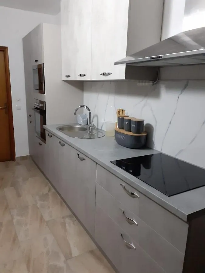 Apartment On The Beach Vir